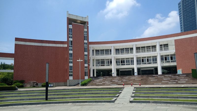 电子元件直销与代理商：揭秘背后的差异与选择之道
